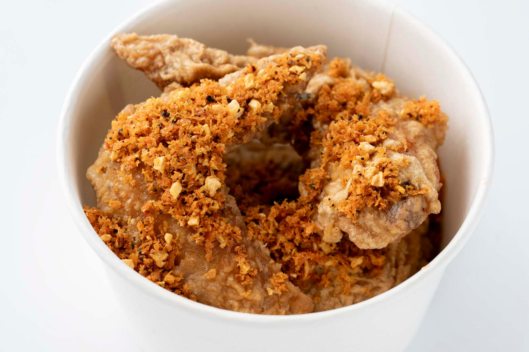 「Wakiya」の手羽揚げと焼きそば