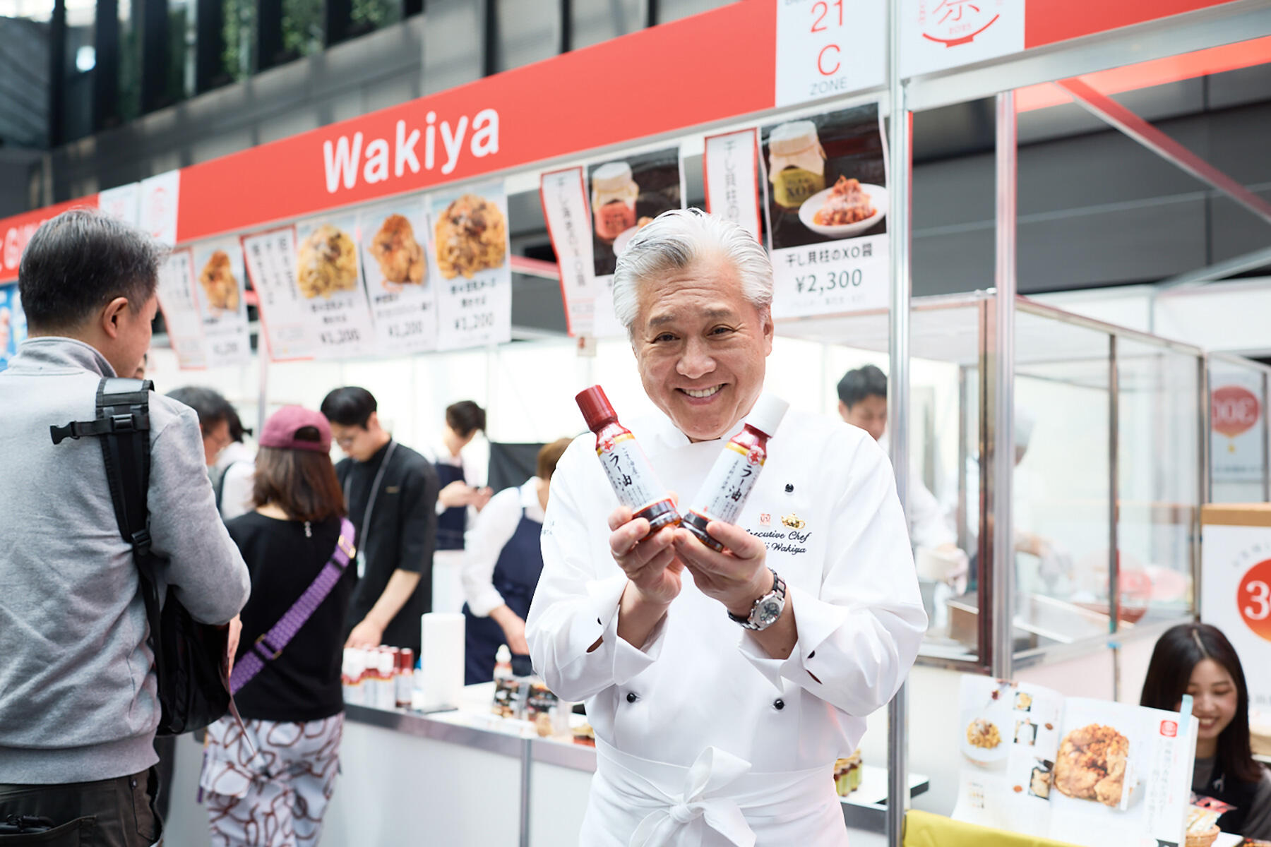 「Wakiya」の手羽揚げと焼きそば