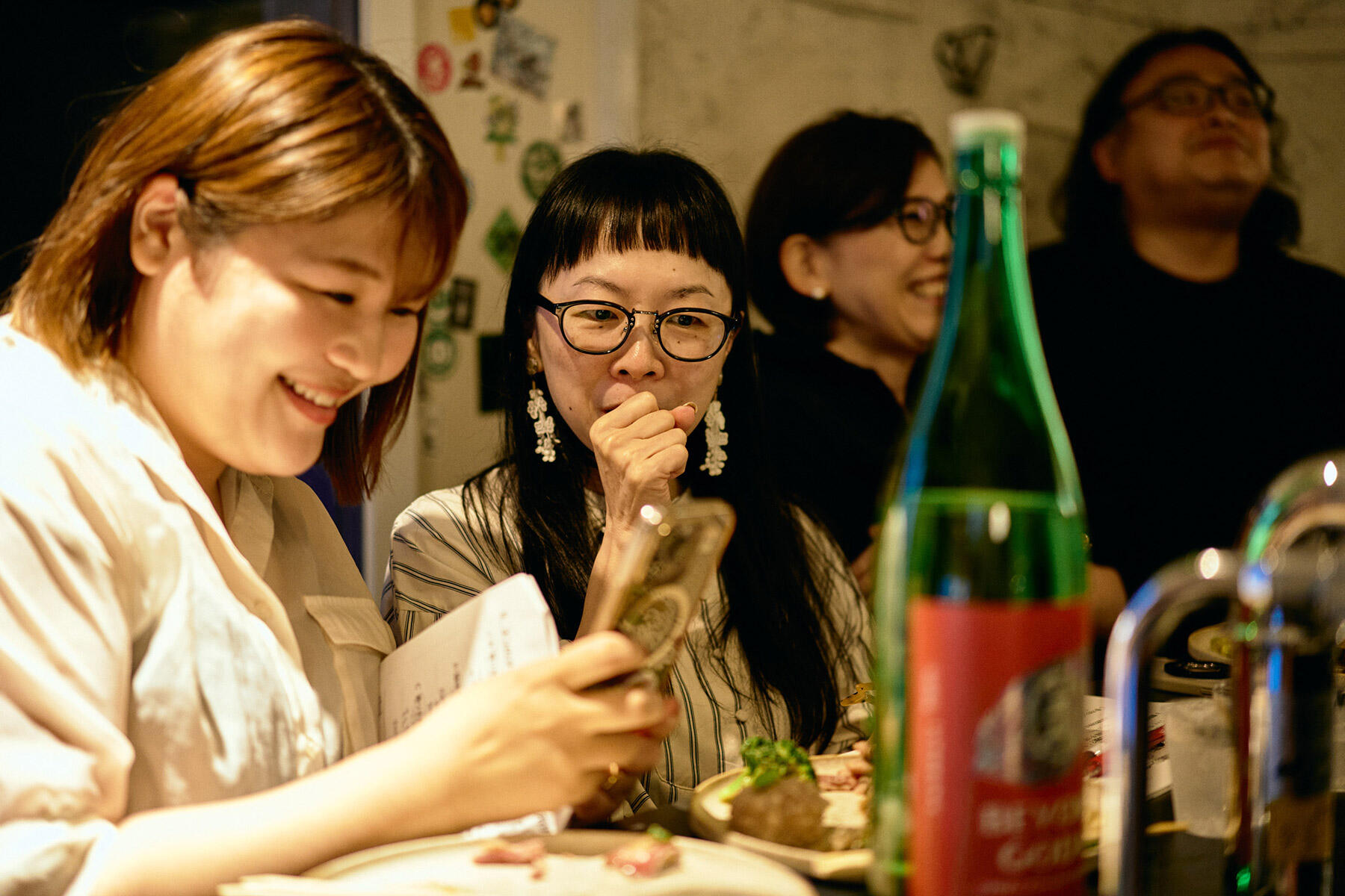 「BEYOND GODAI」を飲む参加者