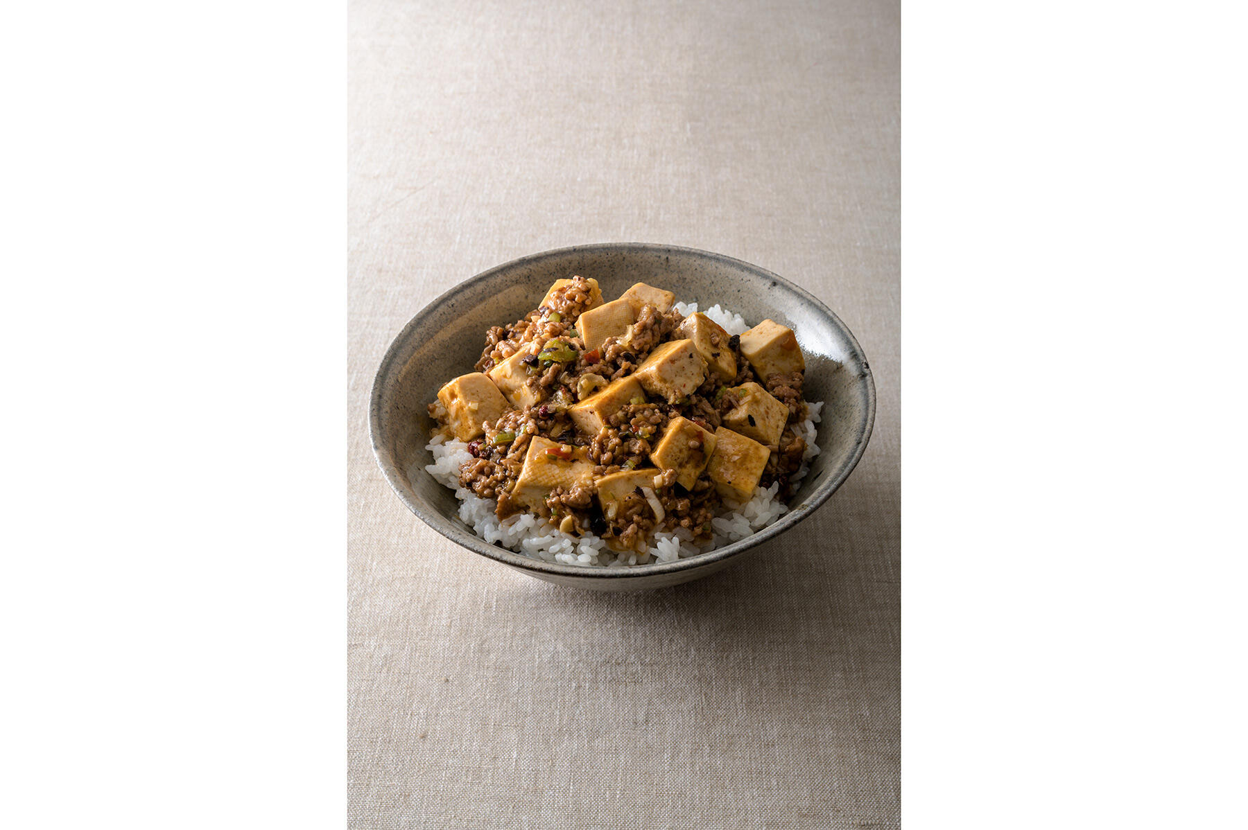 豆の発酵調味料が味に深みを持たせる“麻婆豆腐丼”