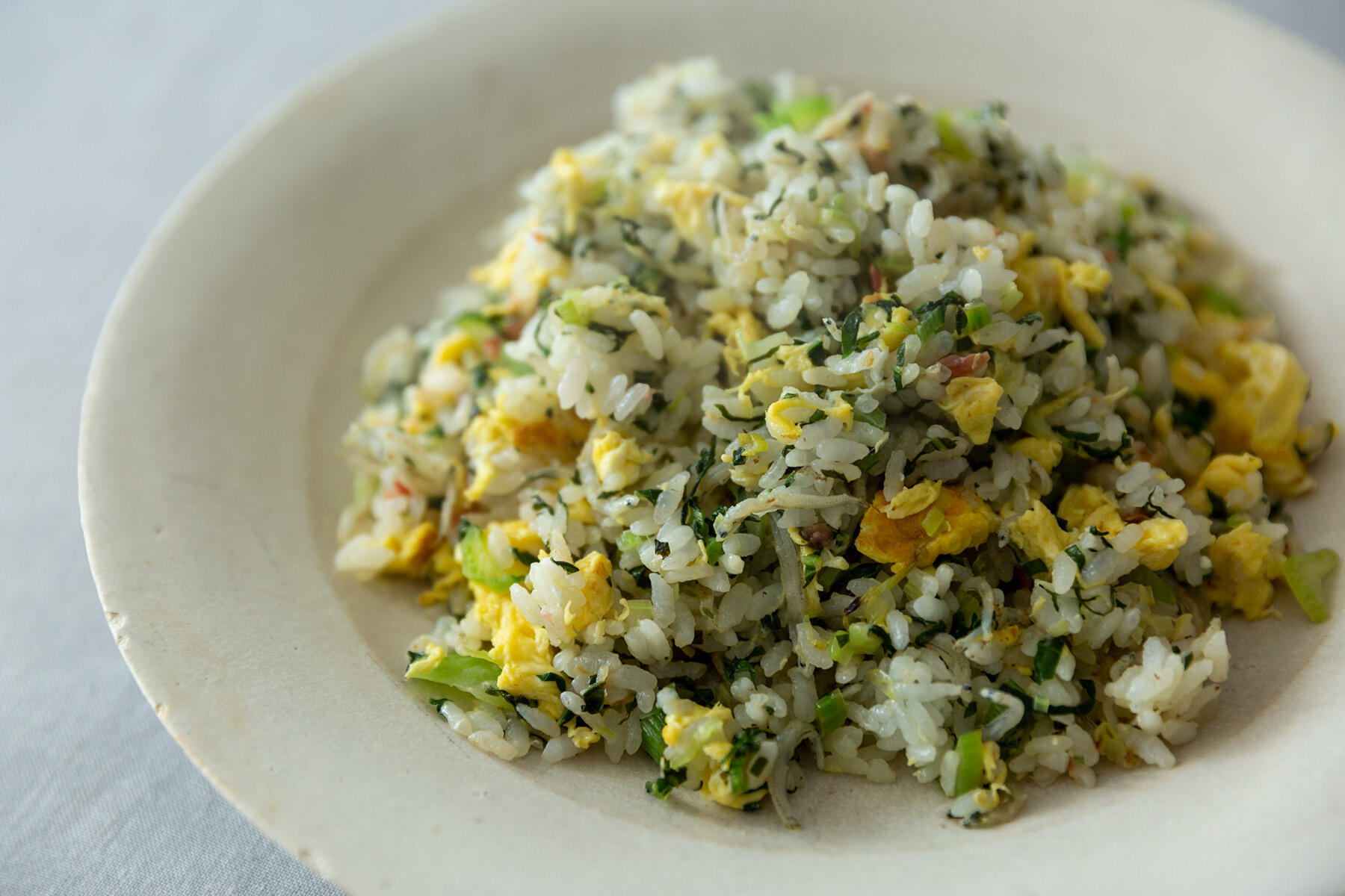 栄養豊富で美味しい完全メシ“小松菜とじゃこの梅チャーハン”