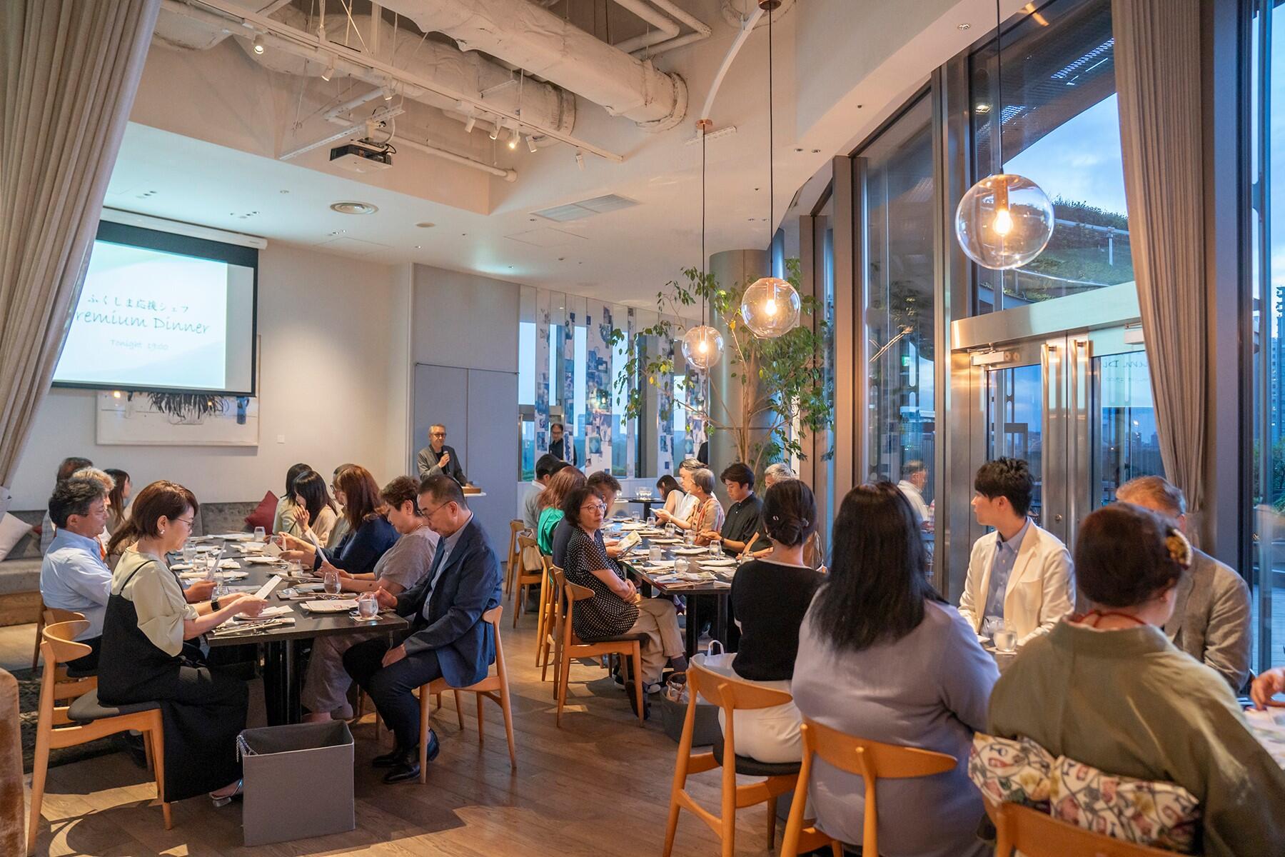 会場いっぱいの人