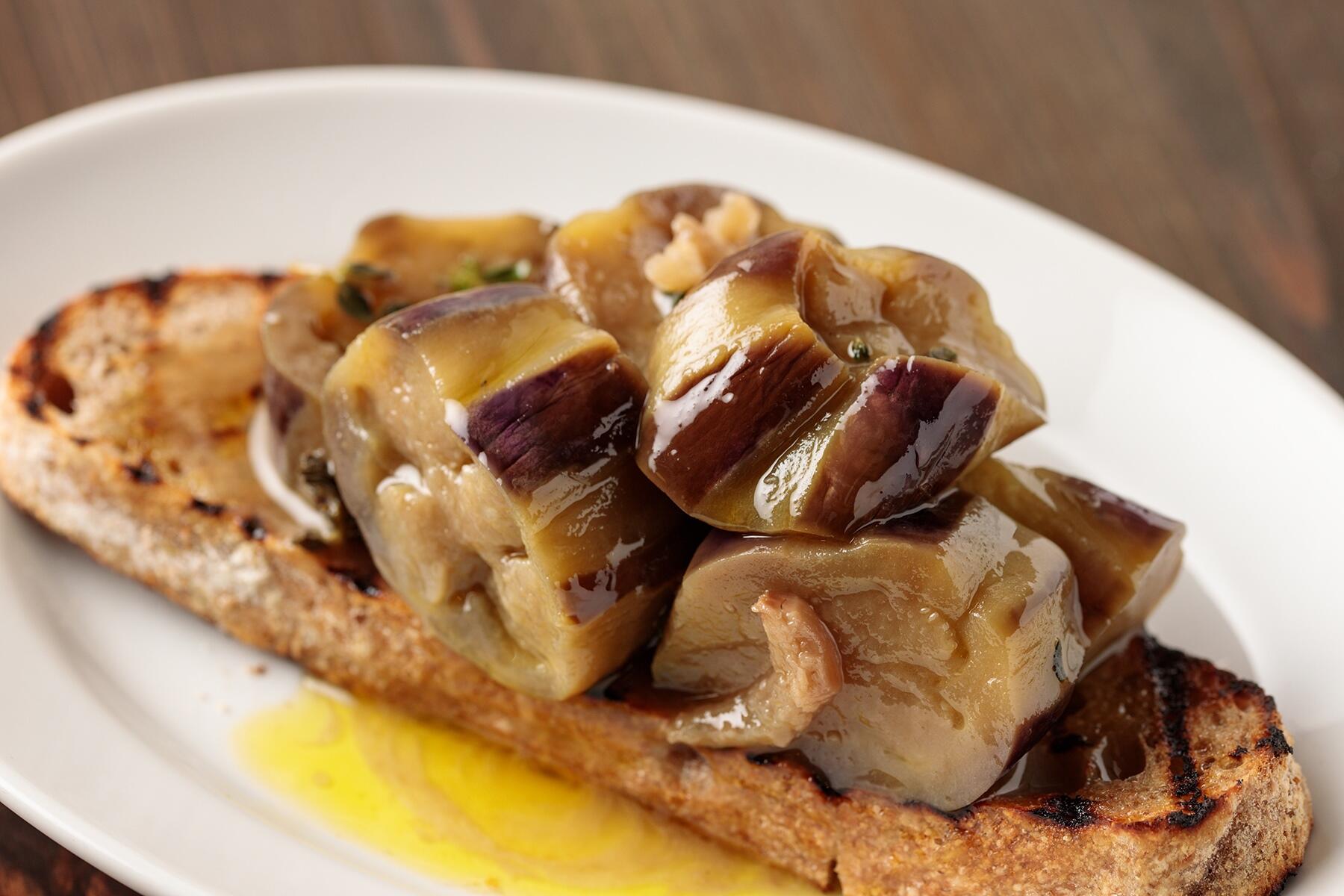 ホワイトバルサミコで煮ると旨味も甘味も倍増！冷菜でも温菜でも美味「なすのタルティーヌ」