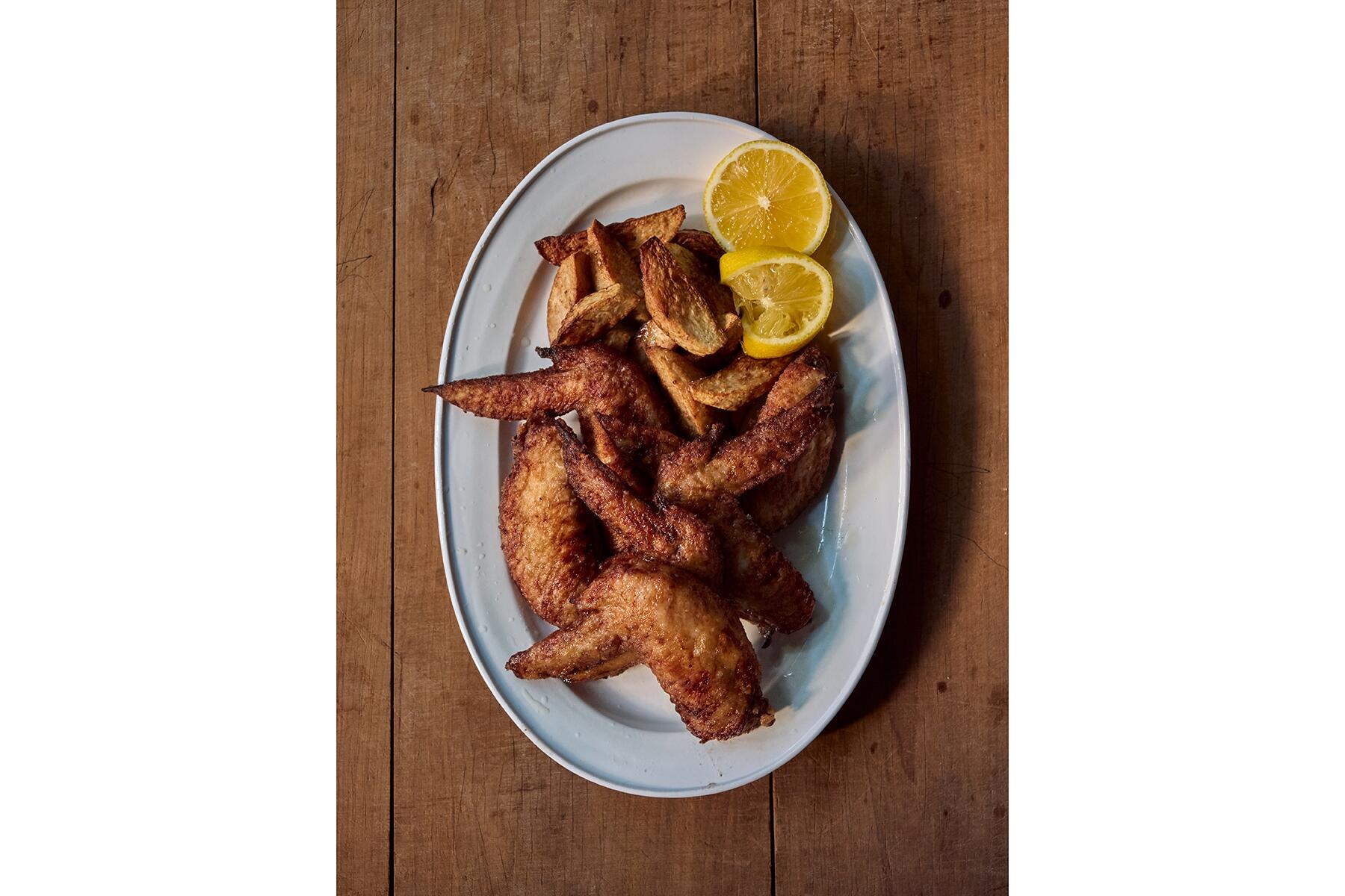 【唐揚げなのにトロトロ！】15分茹でてサッと揚げる「柔らかすぎる手羽先唐揚げ」