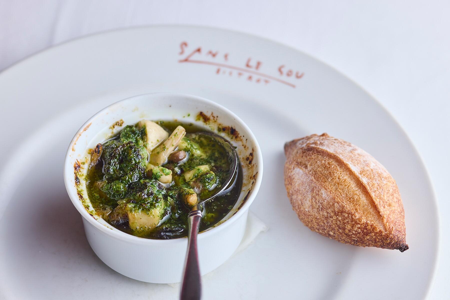 ブルゴーニュ産エスカルゴとキノコの香草バター焼き