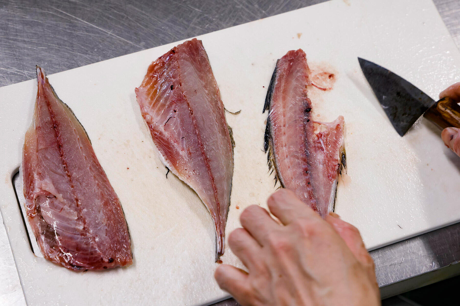 反対側の身も外す