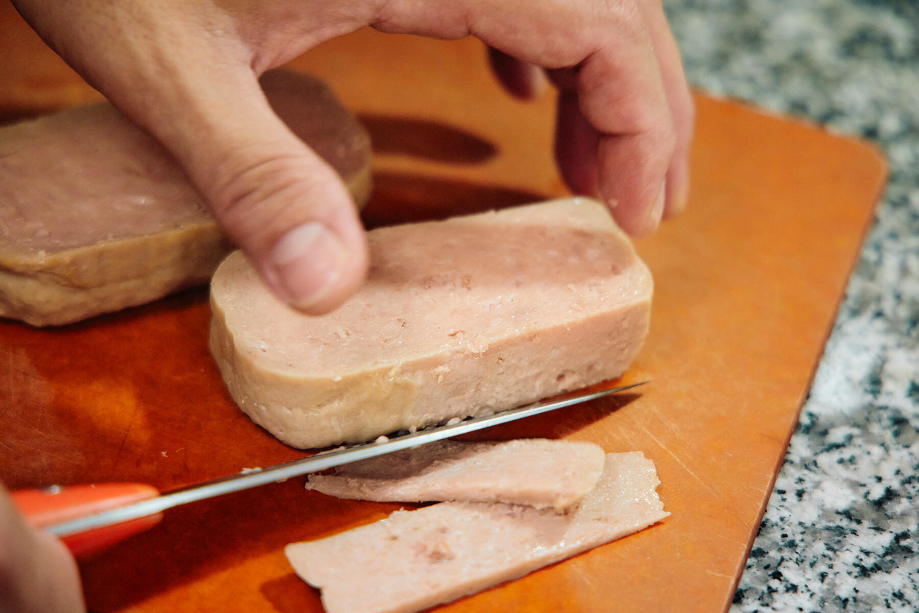 牛タンの形に整える