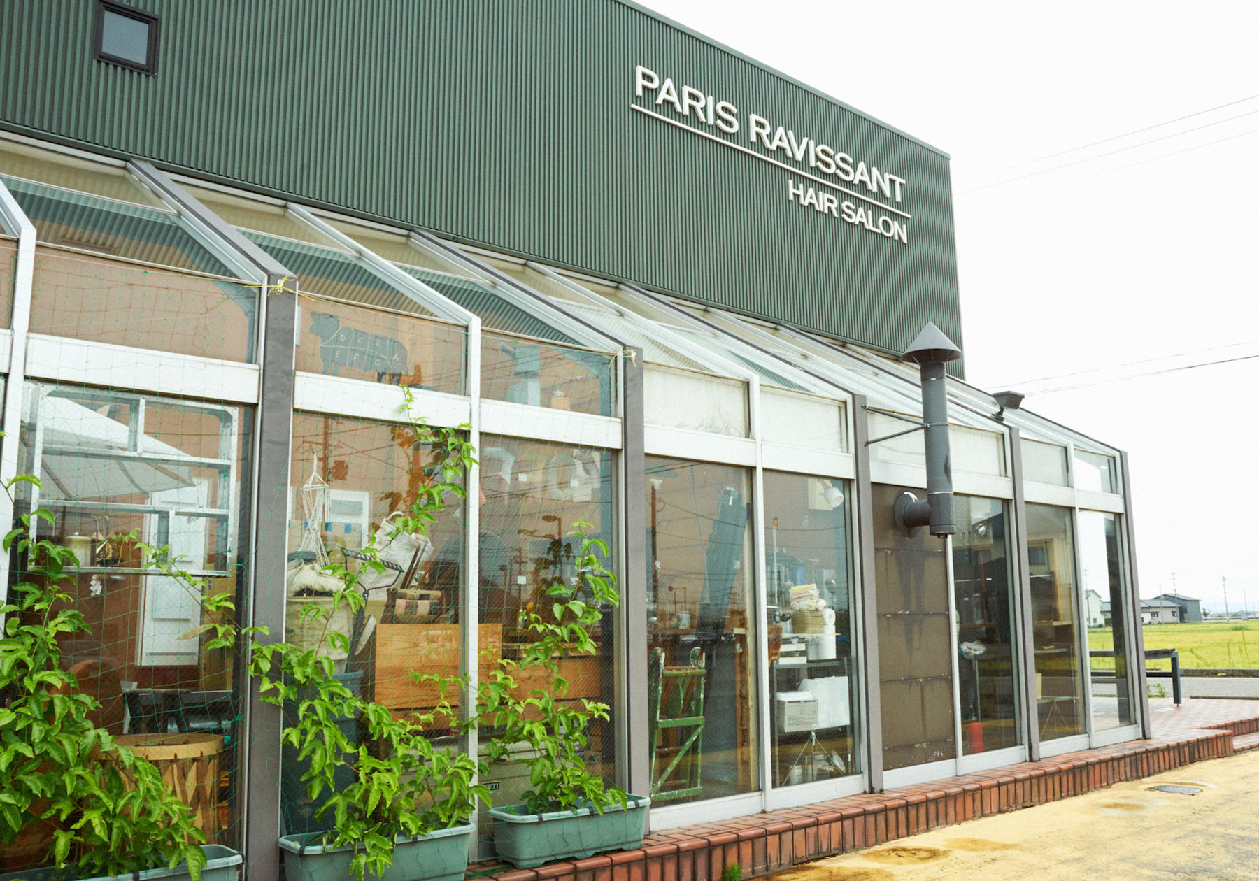 ツバメコーヒーの壁面には、小さな煙突がある。焙煎をはじめてから、取りつけた。