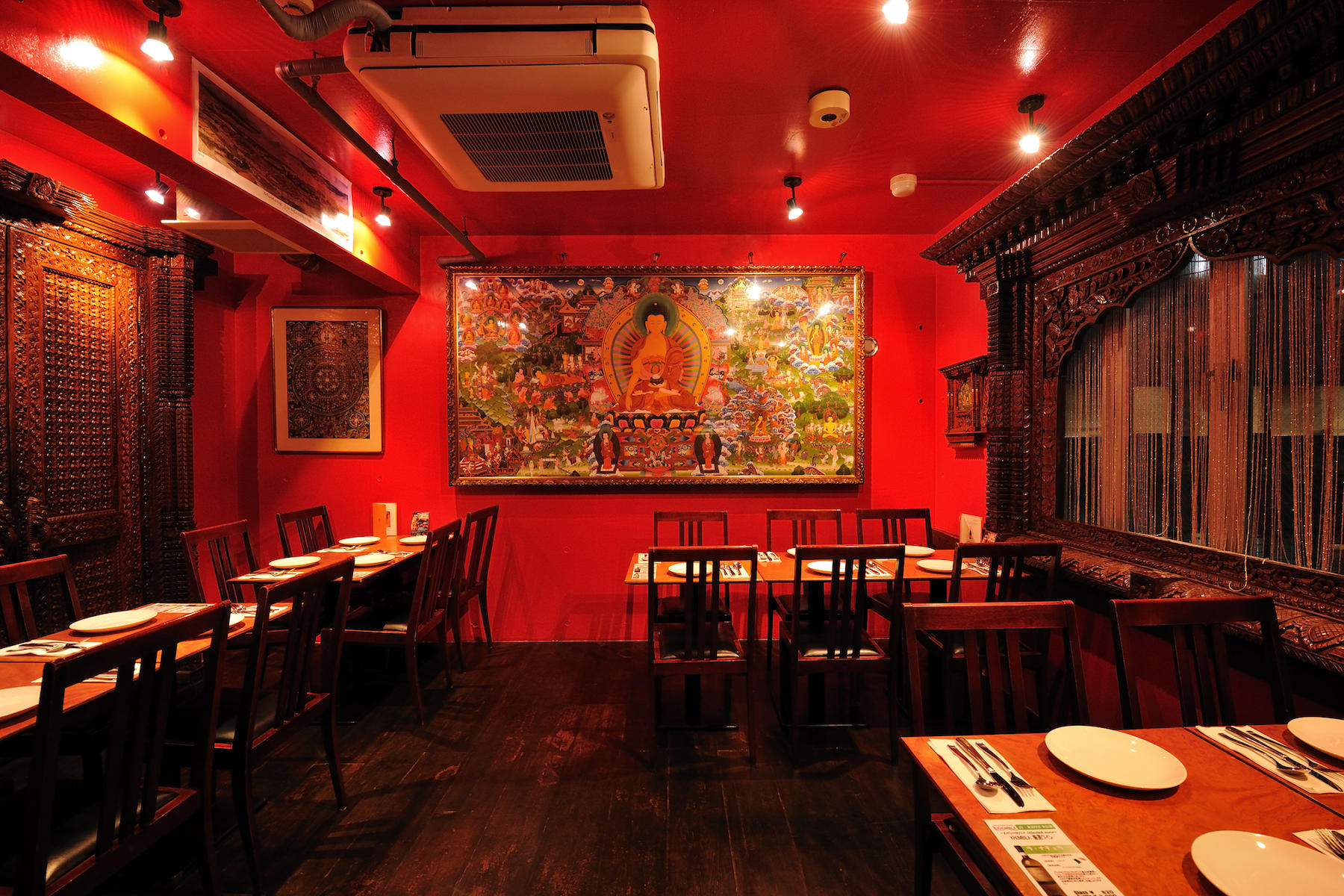 4～32名まで入れる個室や半個室になっており、こちらは火の部屋。