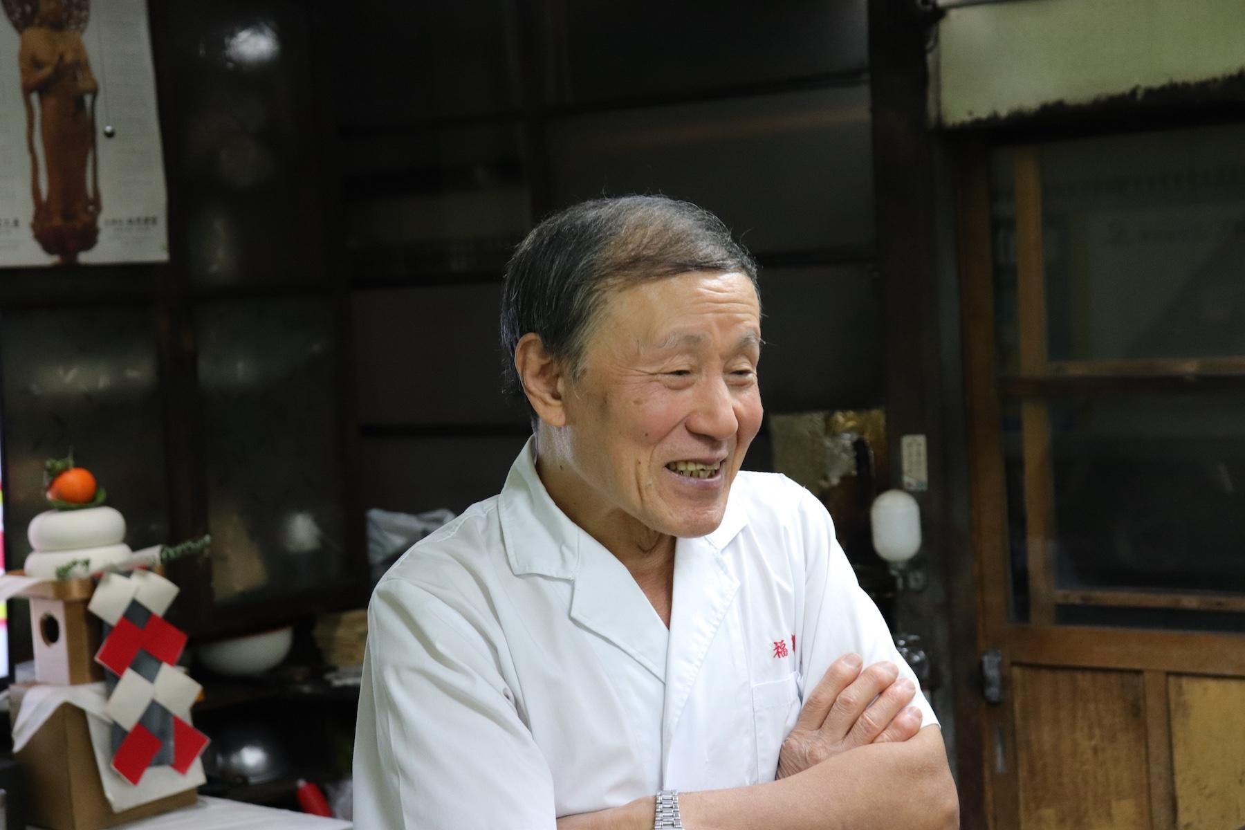 店主の小林克也さん。本人曰く28歳！機知とユーモアにあふれた会話は感動もの。