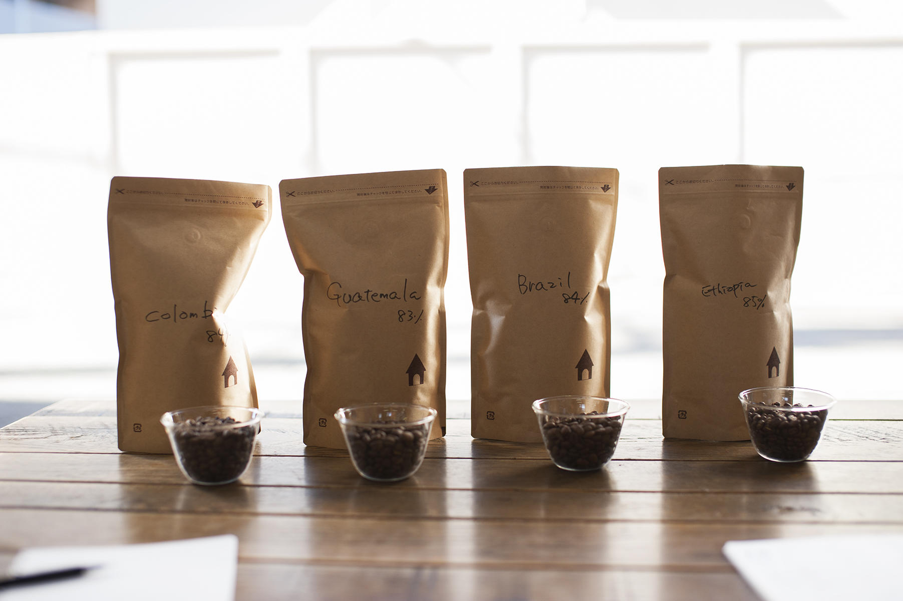 ４つの豆を、そのまま飲んでみて、豆の個性を知ることからスタート。