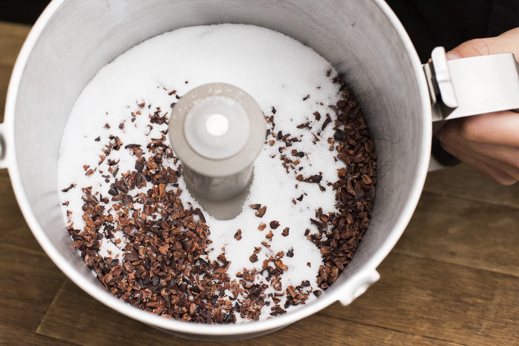 「ミニマル」のチョコレートは、カカオ豆と砂糖だけでつくられる。