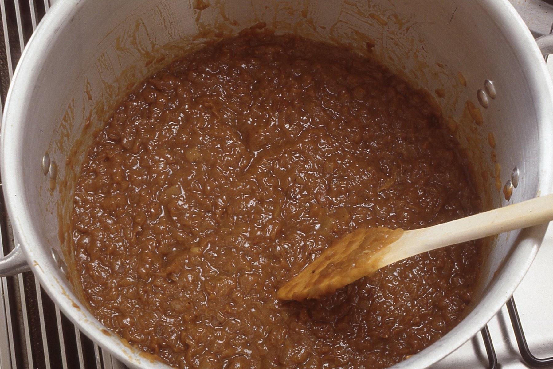 玉ねぎ30個との格闘もこれにて終了。しかし、ここで早まって食してはいけない。じっと待つことが、旨いカレーをつくるコツ。