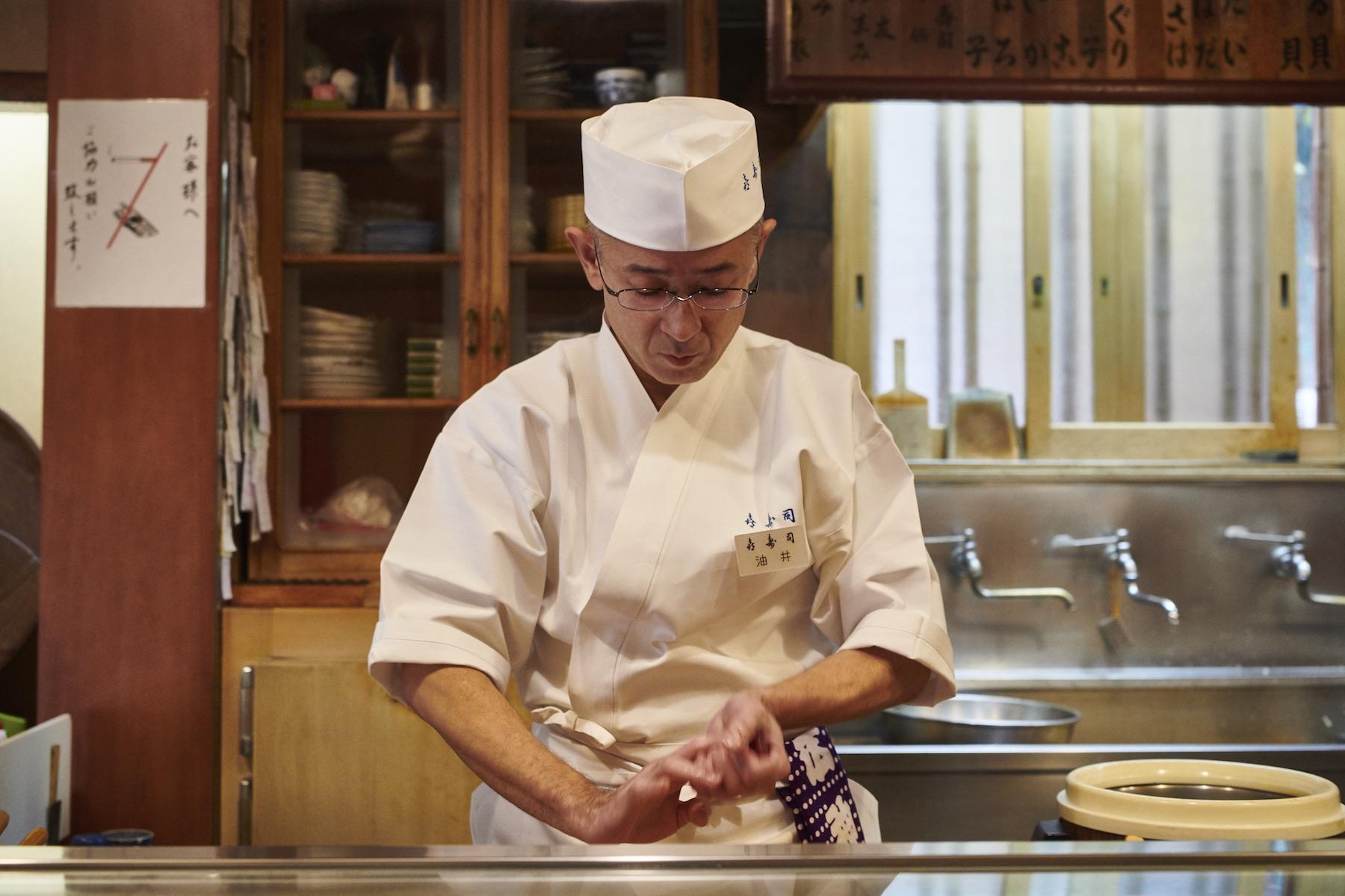 マグロの旬の終わりは、握ればわかると「㐂寿司」四代目の油井一浩さんは言う。