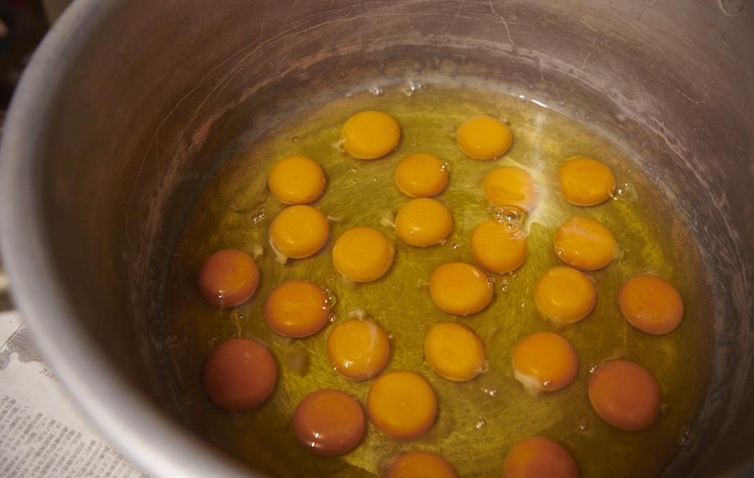 生地づくりで一度に使う卵は50個！