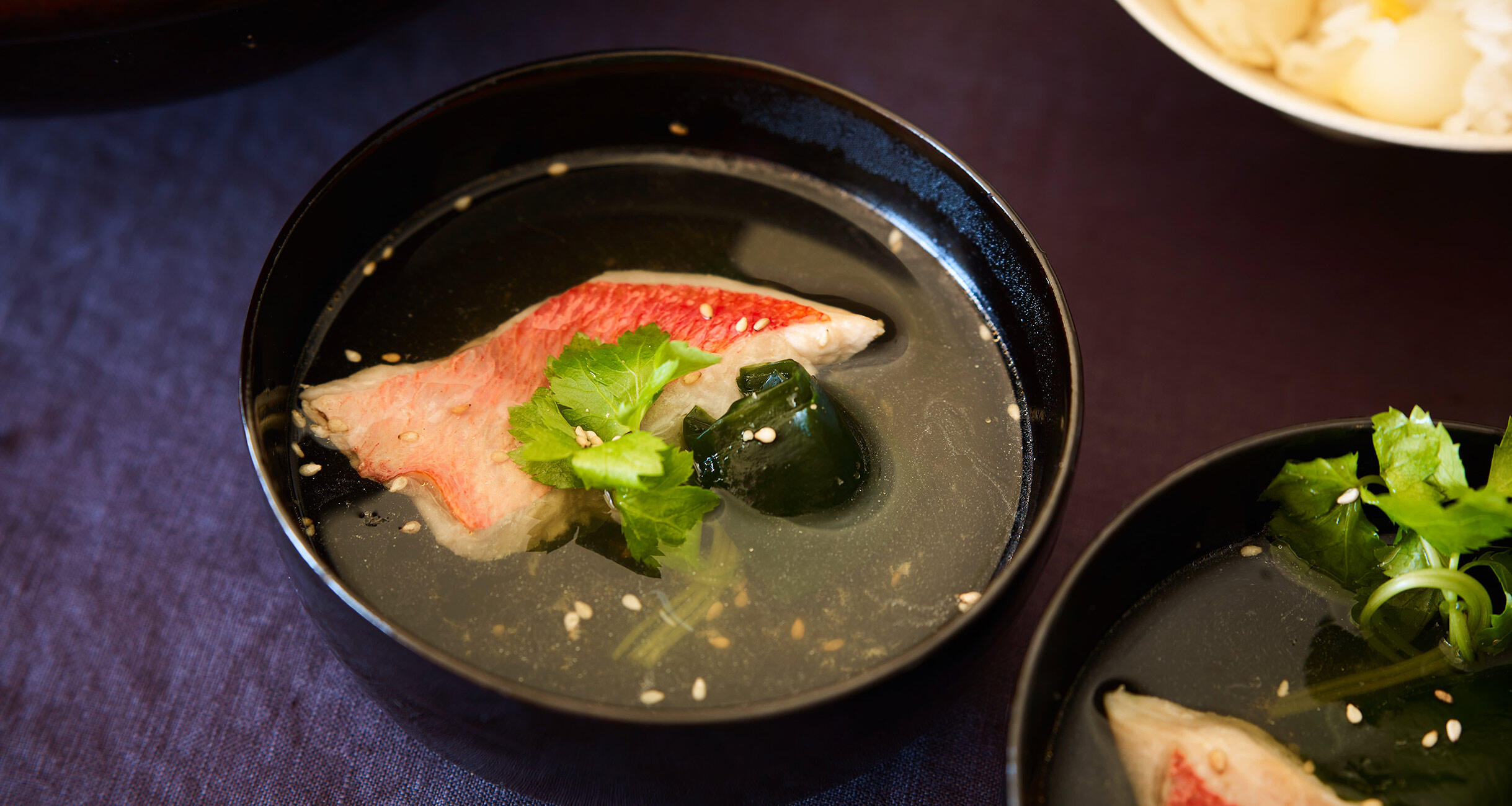 旨味が染み渡る 金目鯛とわかめのお吸い物 日本酒と愉しむお家ごはん 今日 なにつくる 公式 Dancyu ダンチュウ