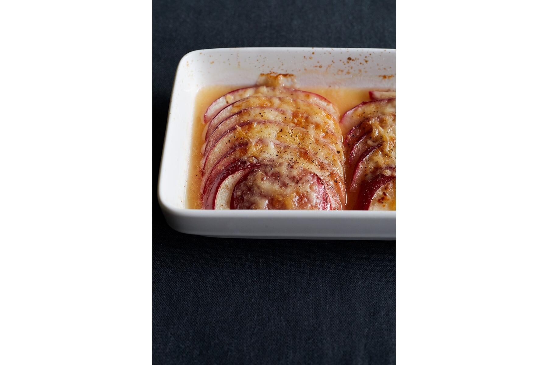 甘い香りが立ち上る“りんごのチーズ焼き”