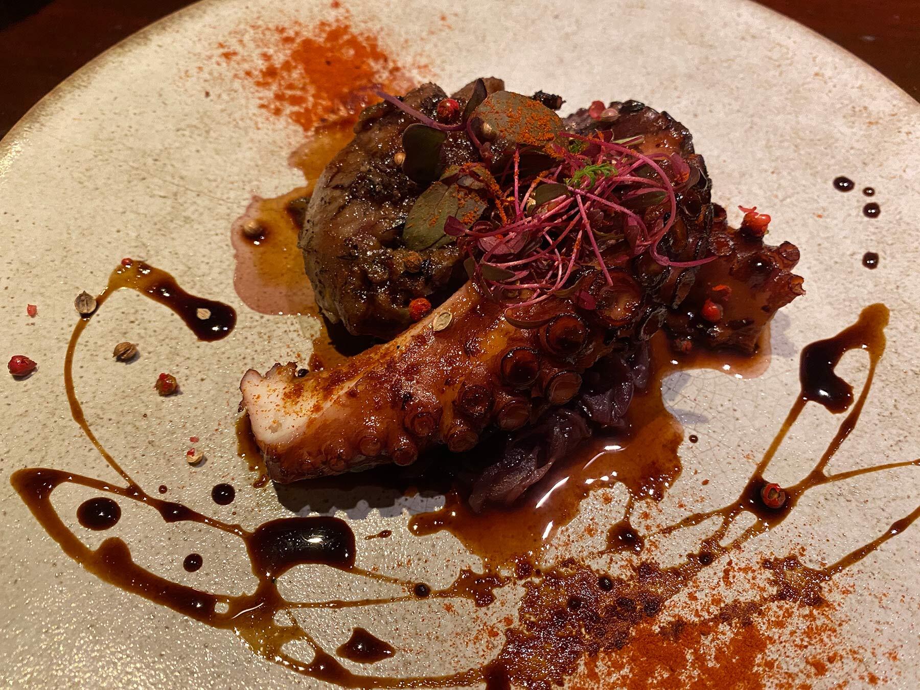 タコと豚頬肉のコンフィ