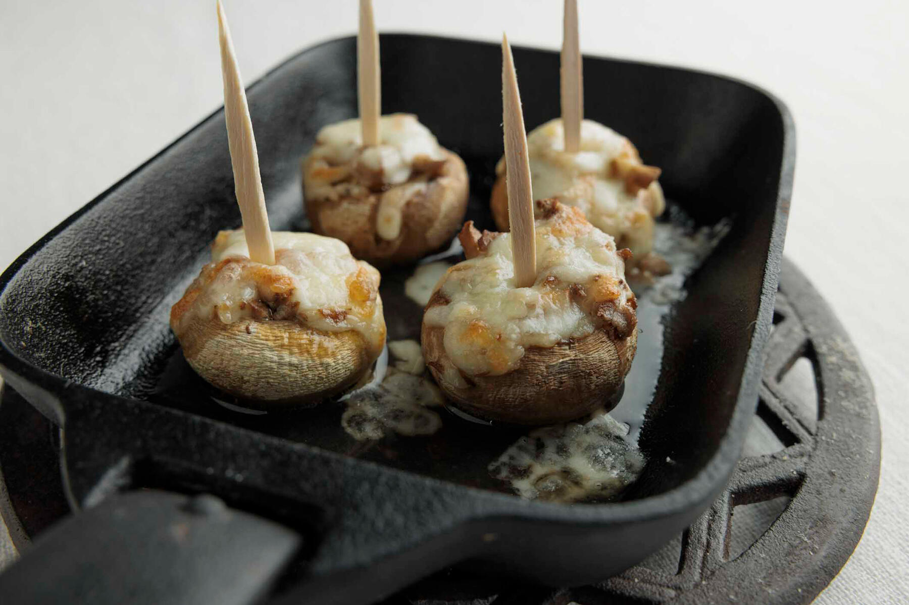 旨味の塊！“マッシュルームのチーズ焼き”