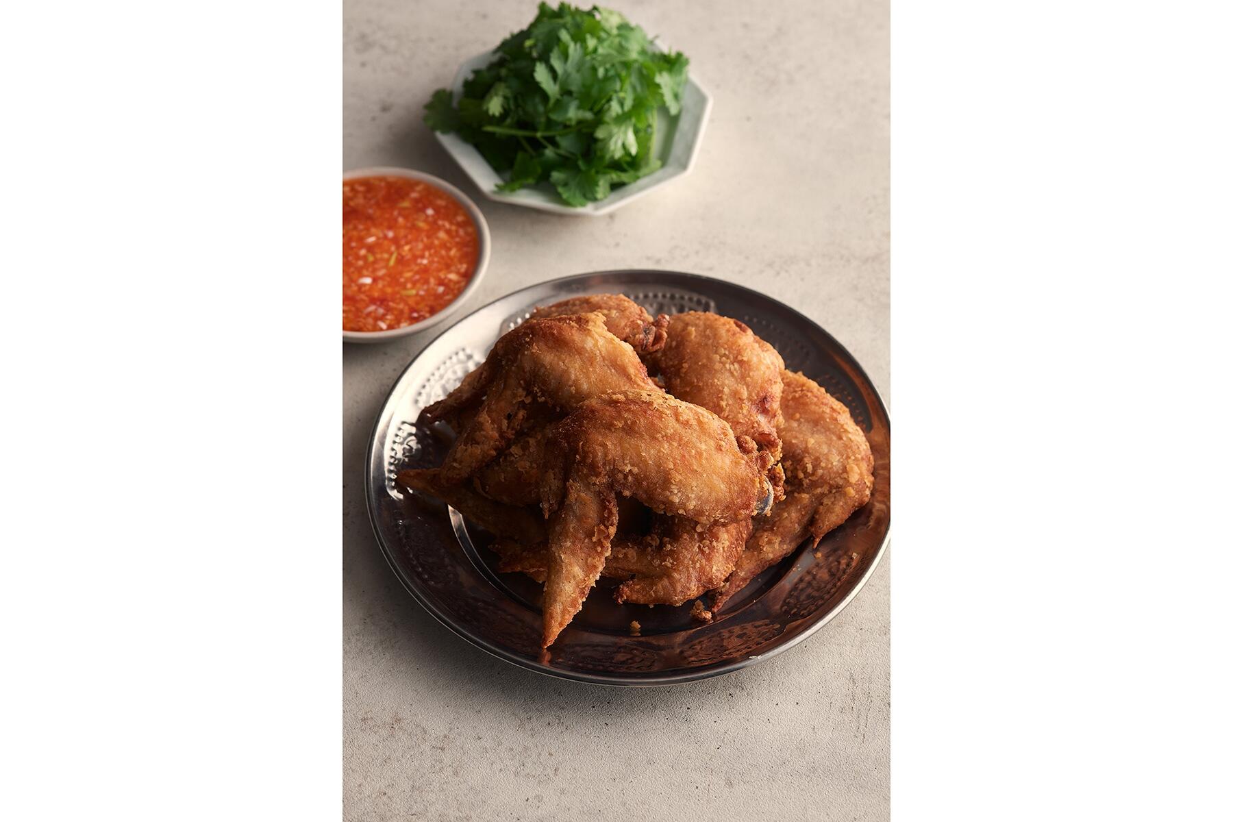 にんにくを効かせたタイ流フライドチキン“ガイトート”