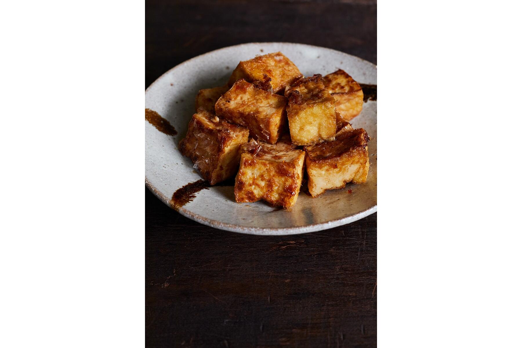 じゅわっと旨味広がる“厚揚げのおかか炒め”