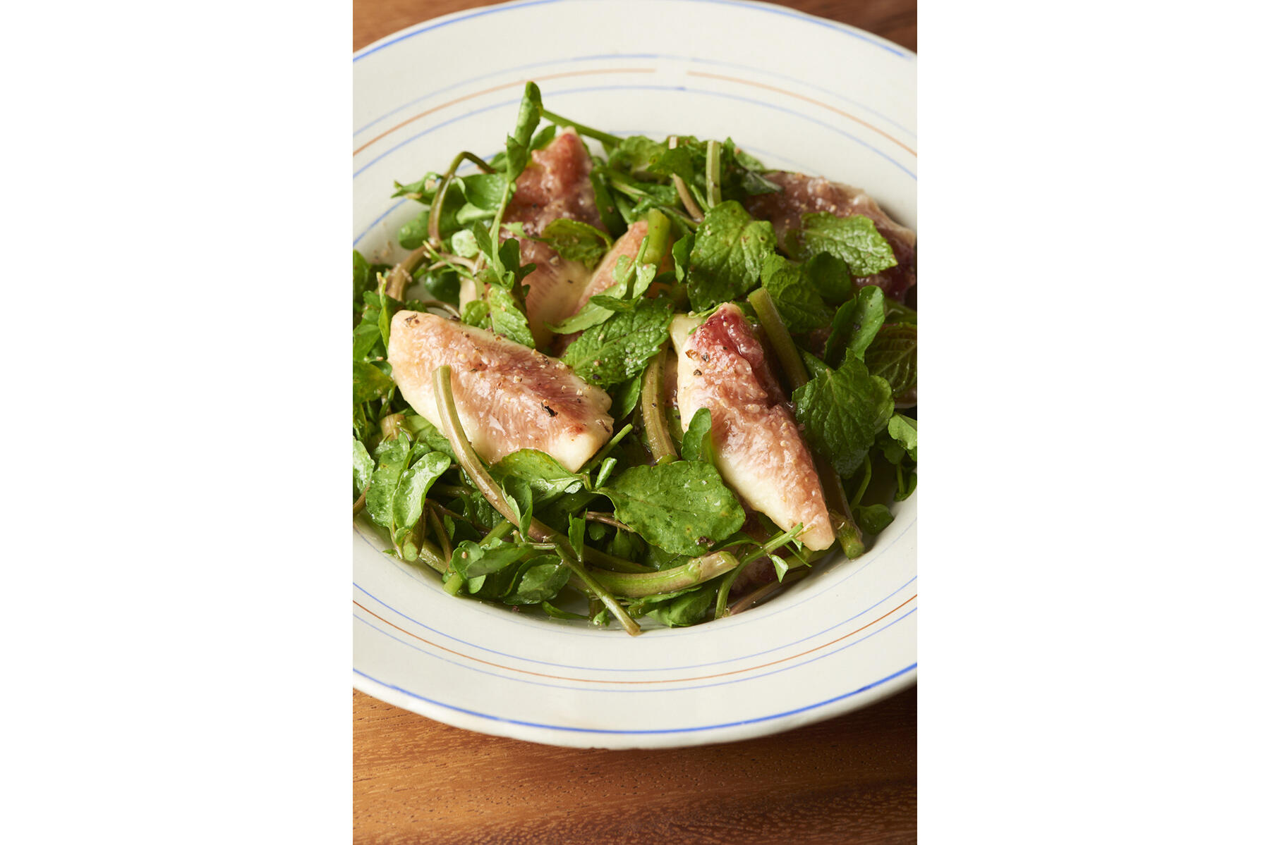 爽やかで果実の甘味が際立つ“いちじくとクレソンのミントサラダ”