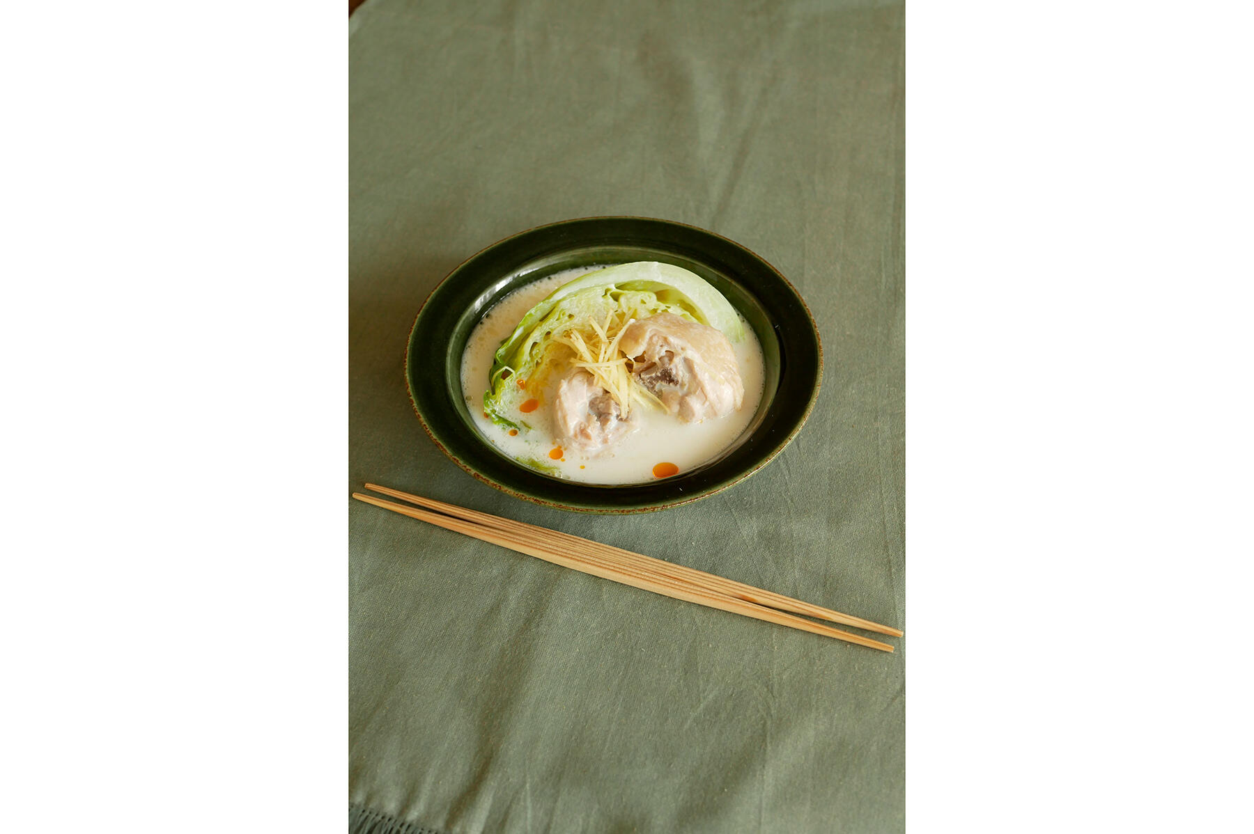 生姜がアクセントの“キャベツと鶏の中華風ミルクスープ”