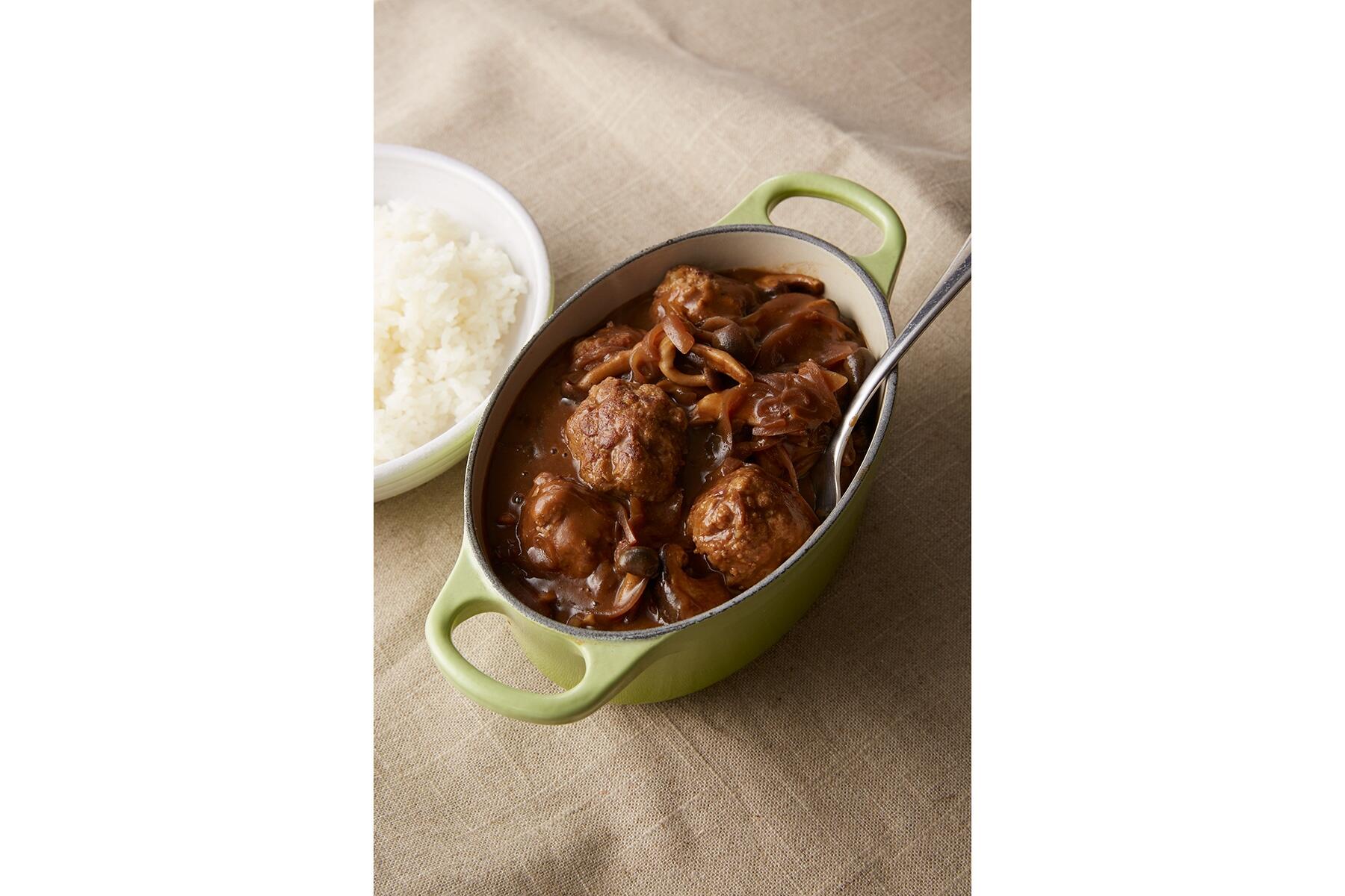 濃厚な美味しさの“きのことミートボールのカレー”