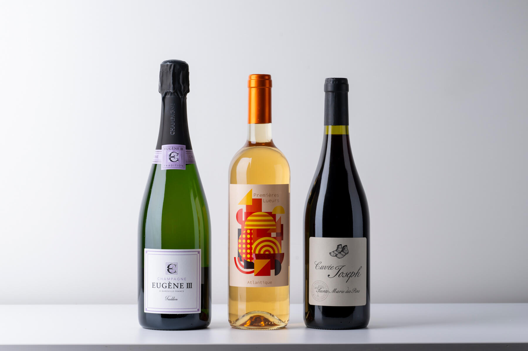 シャンパン・ワイン　　グラス600円～　ボトル3,300円～