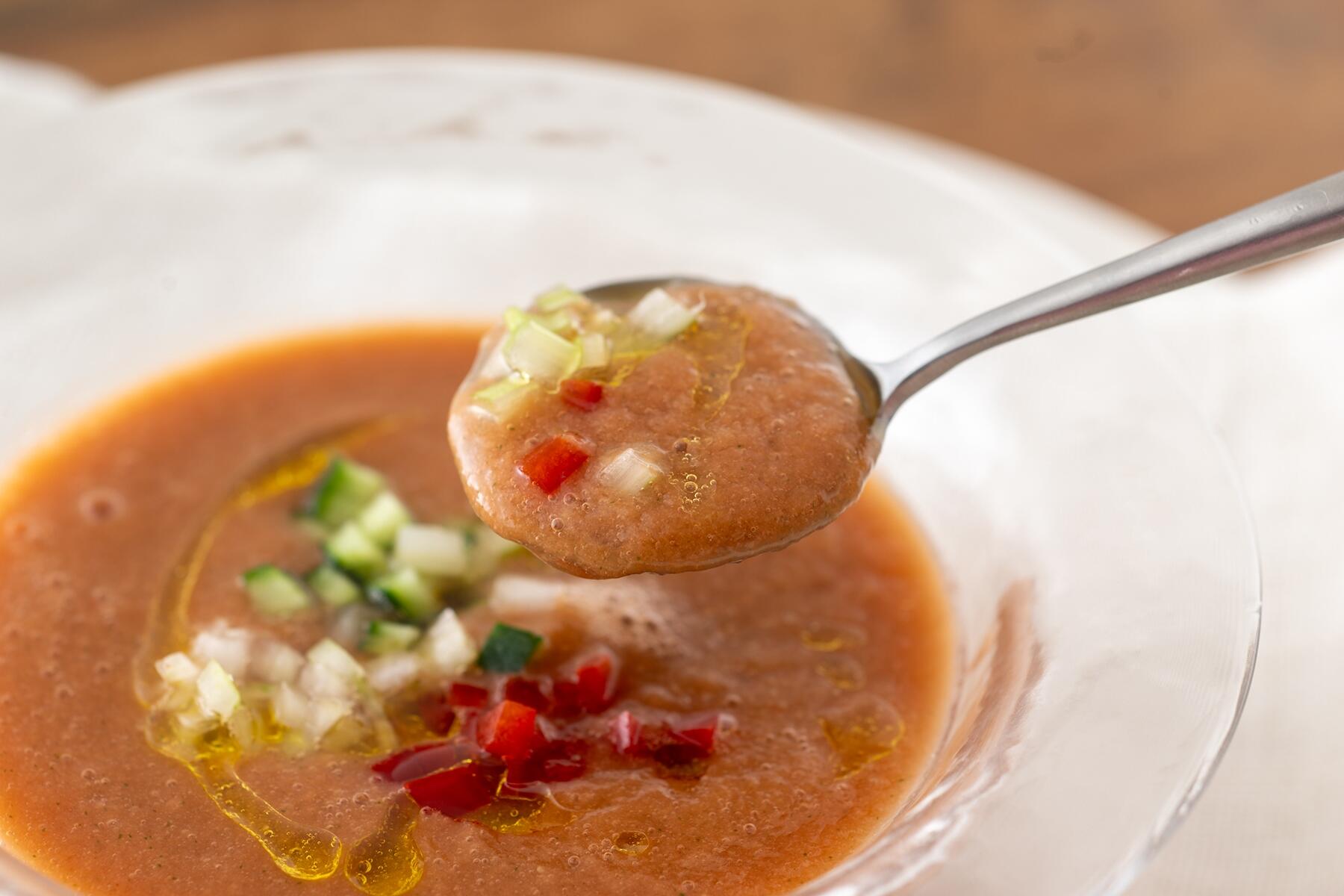 完熟トマトでつくるひんやり濃厚な“ガスパチョ”