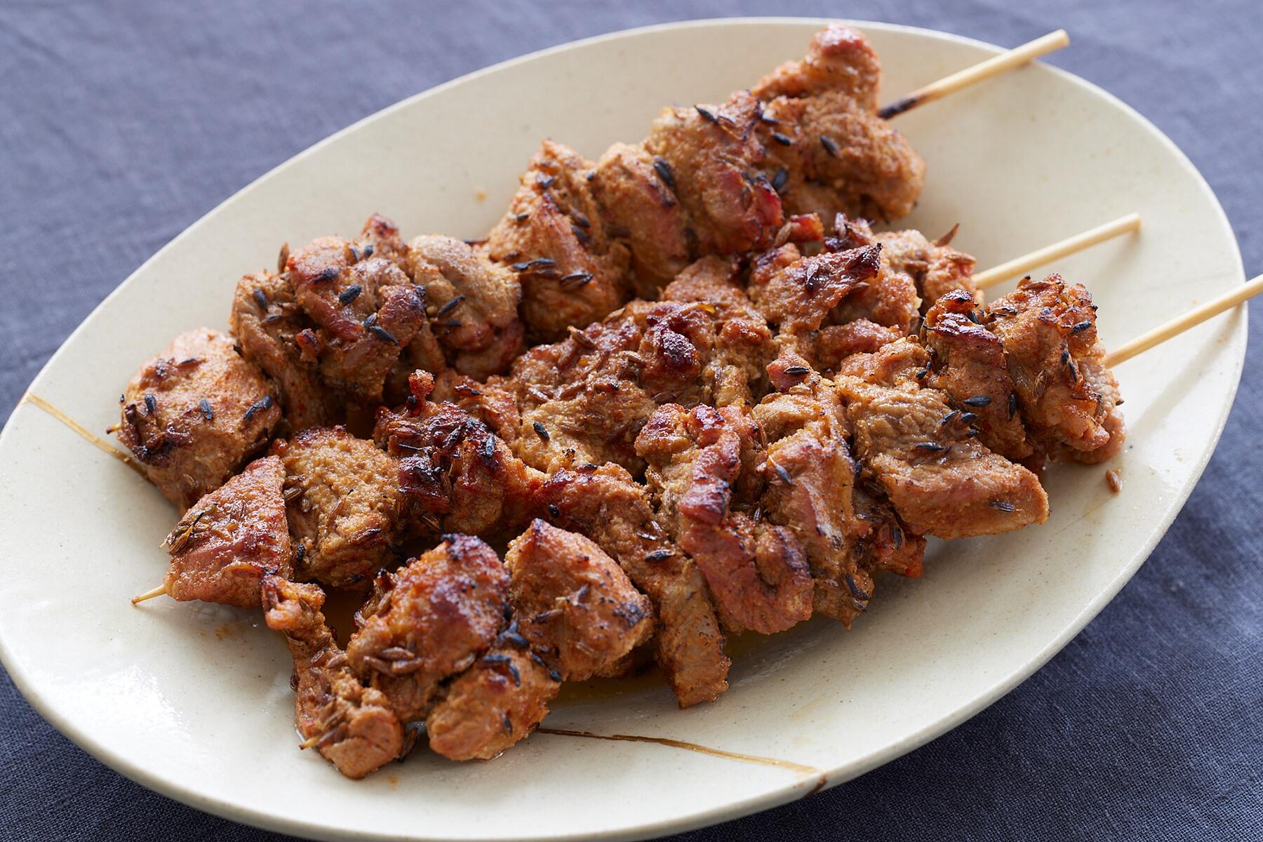 旨味がグッと膨らむ"ラム肉串焼き"