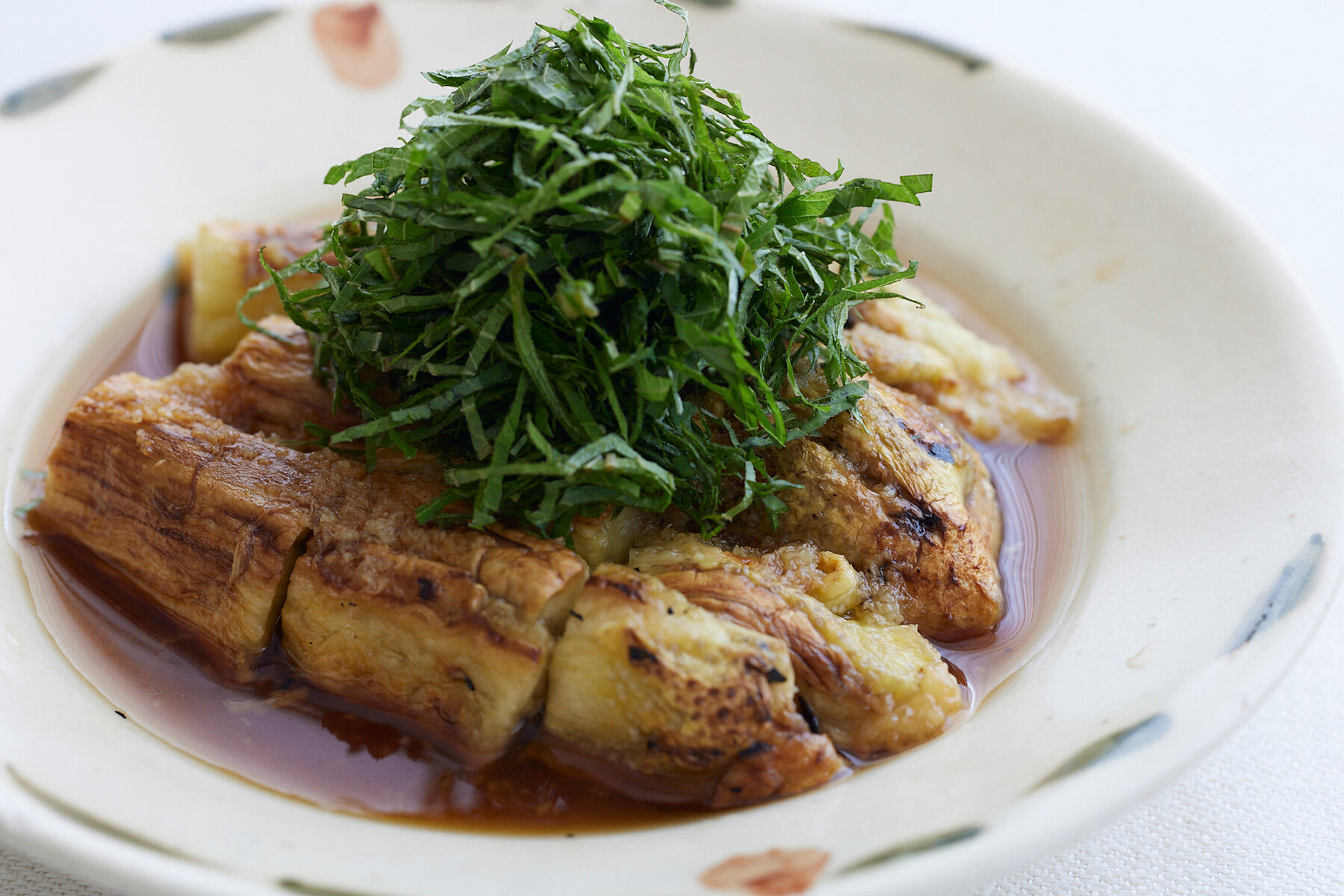 簡単つまみ！“焼きなすのナンプラーソース”