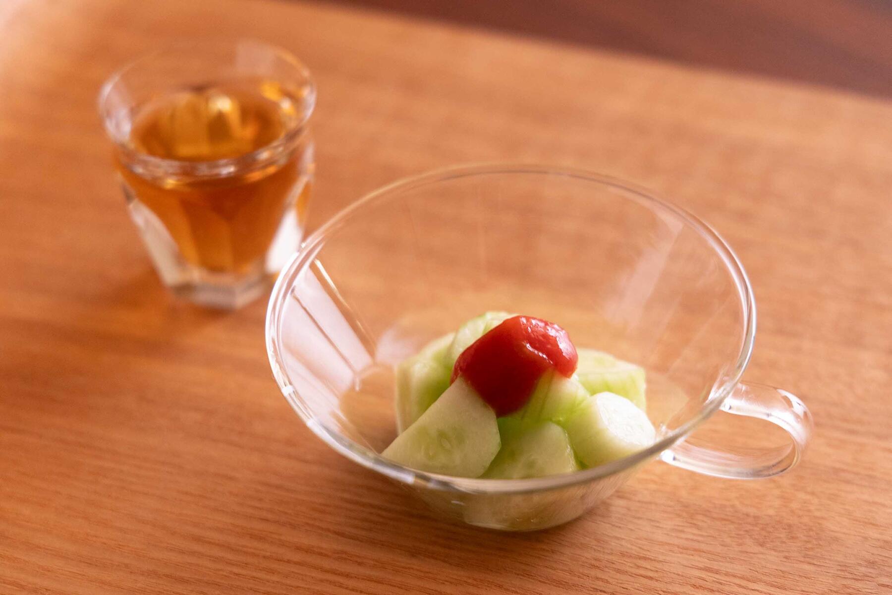 きゅうりのみずみずしさをグレードアップさせた「翡翠きゅうり 梅のせ」