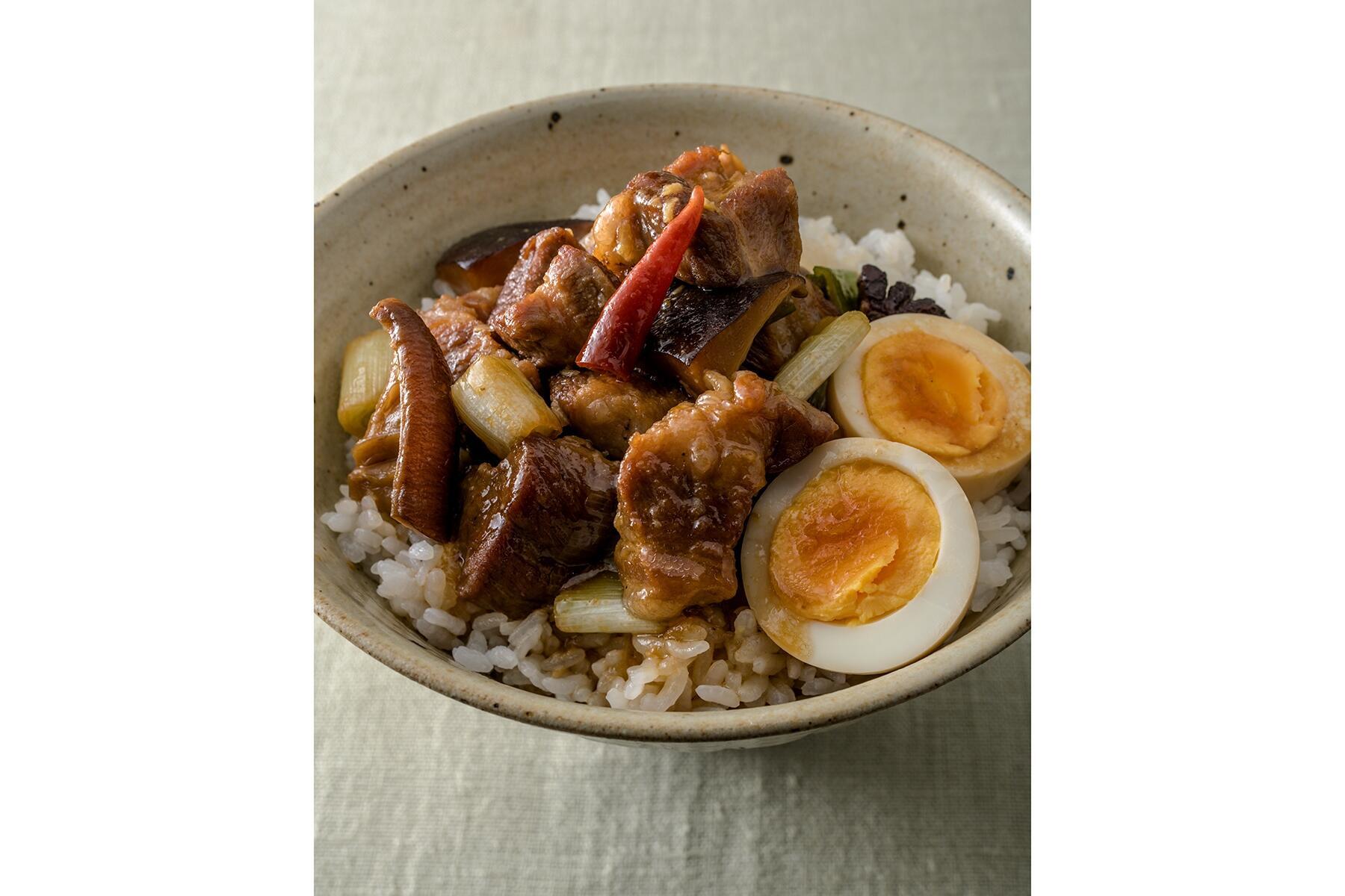 味の染みた豚肉が魅力の“魯肉飯”