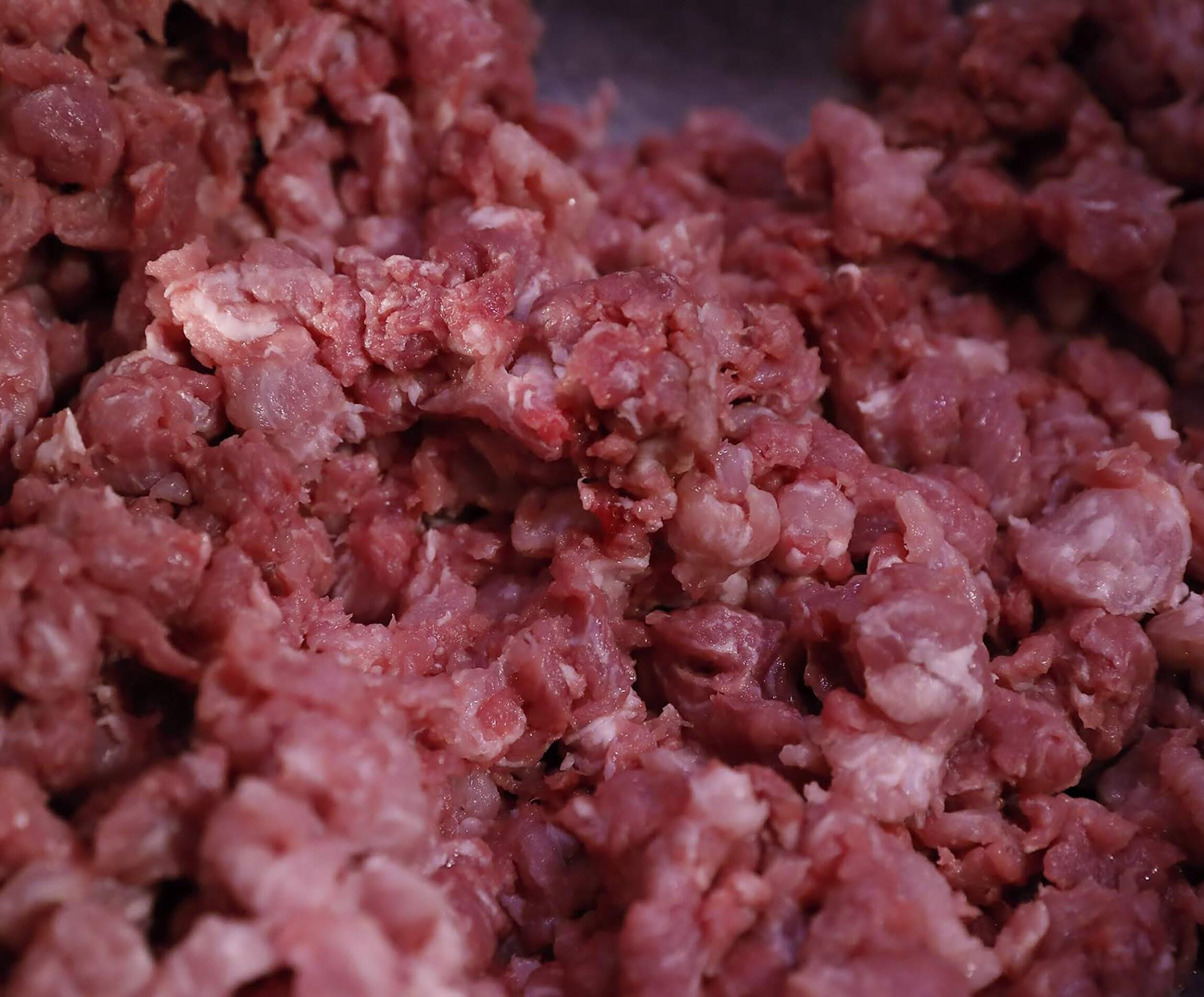ドイツで出会った驚愕の「豚肉」料理｜世界の肉料理① | 世界の○○～記憶に残る異国の一皿～ | 【公式】dancyu (ダンチュウ)