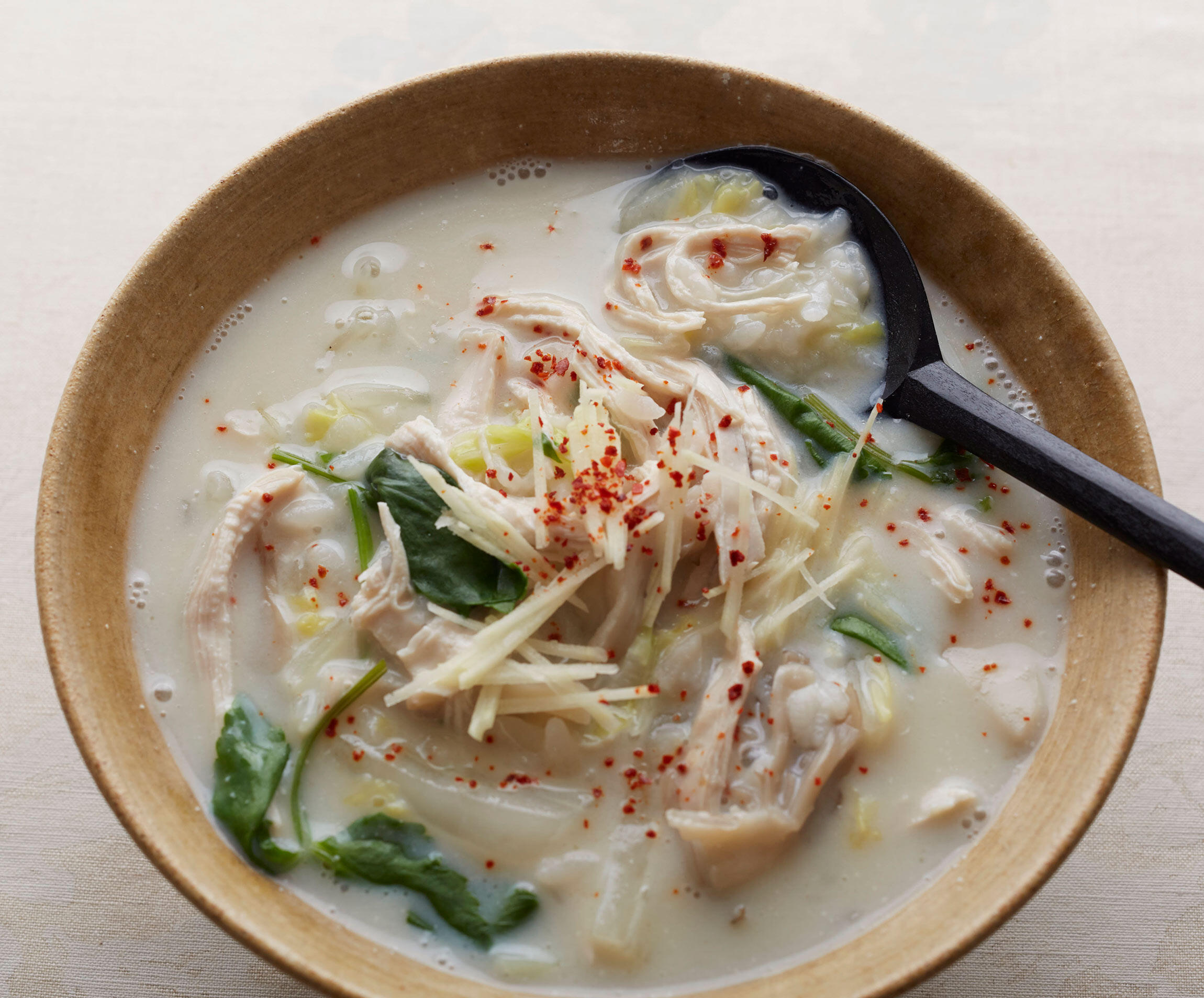 生姜がピリっと効いた 鶏肉と白菜の豆乳雑炊 しっかり食べる満足スープ 今日 なにつくる 公式 Dancyu ダンチュウ