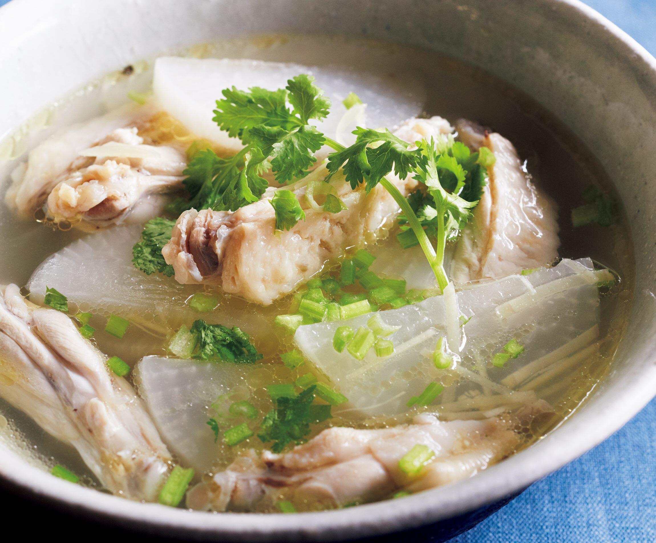 短時間でつくる絶品鶏スープ 鶏手羽と大根のスープ蒸し 魅惑の せいろ 料理 公式 Dancyu ダンチュウ