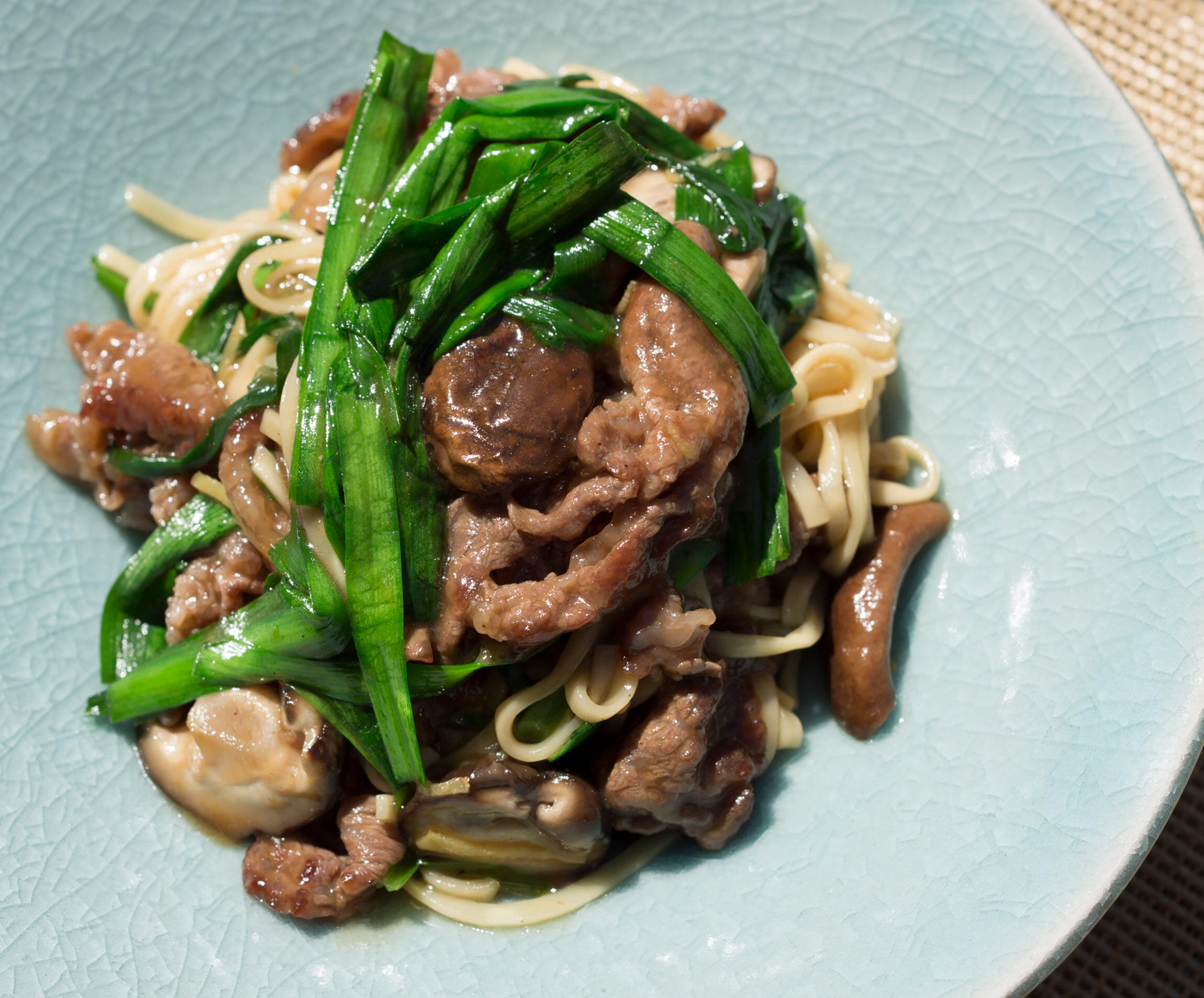 大葉が爽やかに香る和風仕立て 水なすとお揚げの焼きそば 外ごはんでも美味しい豪快焼きそばレシピ 公式 Dancyu ダンチュウ