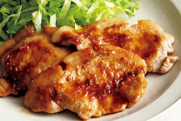 【ロカボレシピ】薄く片栗粉をつけるのがおいしさと健康の肝「豚肉の生姜焼き」(1人分の糖質6.4g)