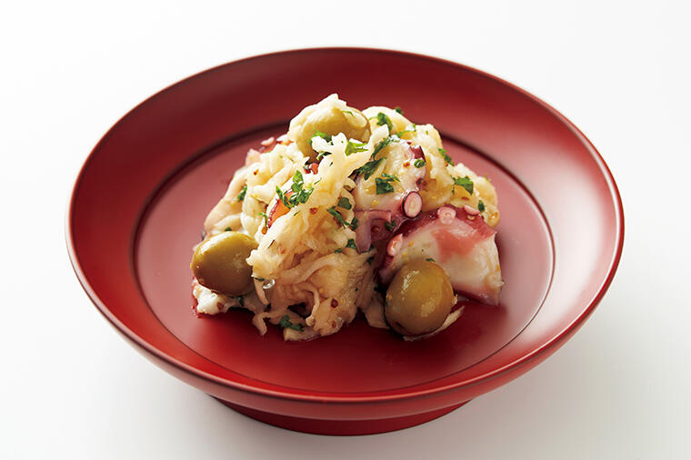 【爆速おせちレシピ】魅惑のコリコリ食感がたまらない！ワインを呼ぶ「切り干し大根とタコのなます」