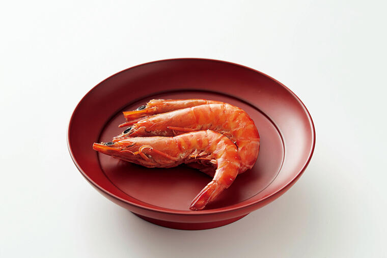 【爆速おせちレシピ】有頭海老のみそをちゅっと吸い、そこへ日本酒をキュッと一口!「海老の酒塩蒸し」