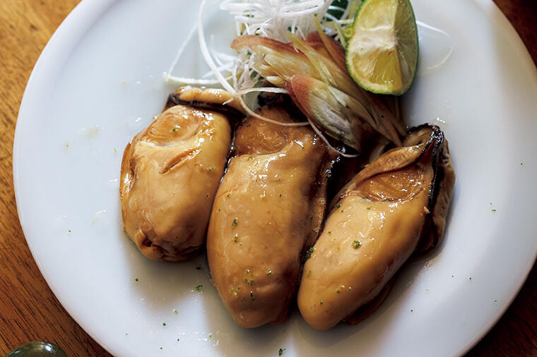 【極上のとりあえず】店でつくり続けて30年以上の傑作。今すぐ呑みたい！というときにつくっておくと重宝する「江戸蕎麦 ほそ川」の牡蠣のオイル漬けレシピ