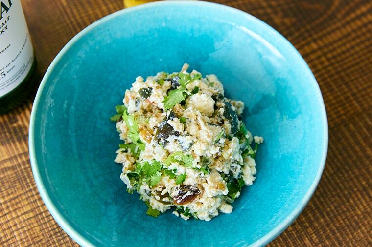 【胡麻とパクチーで食欲増進】個性派ウイスキーにあわせる新感覚の