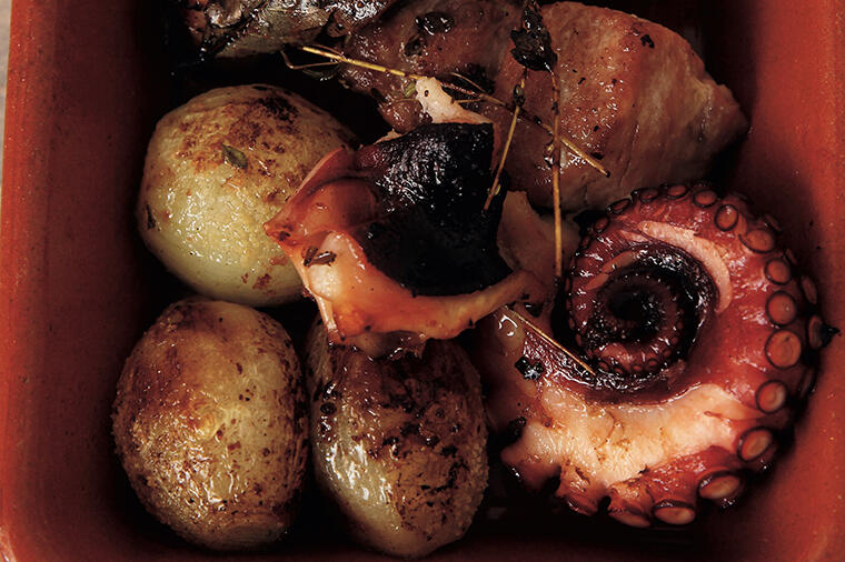 【喝采!の前菜】たこと豚肉!もはや敵なしの旨味タッグ。代々木八幡『クリスチアノ』の「たこと塩豚のオイル焼き」。