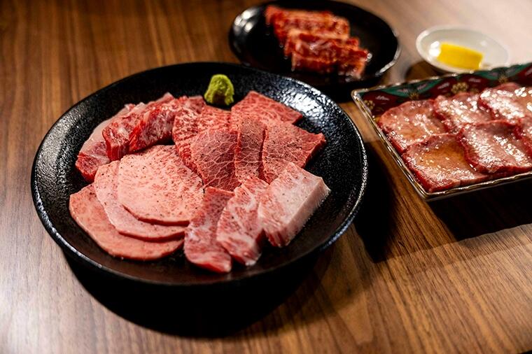 【狛江・2025年11月開店】鉄板焼きの名人や、名のある牛肉専門店店主に薫陶を受けたシェフがオープンした、一軒家焼肉店「狛江焼肉 煉」