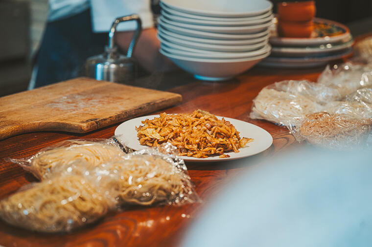 目指すはスタンダードの究極！dancyu食堂、焼きそばをゼロからつくります