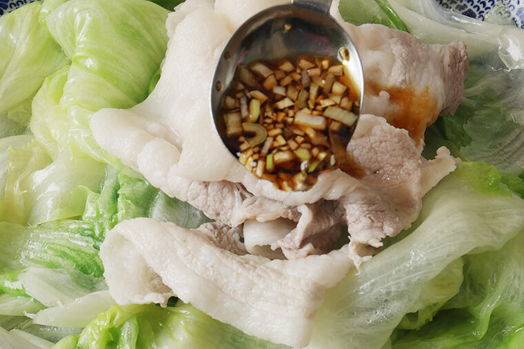 【ご飯が進んで止まらない】ボリューム満点のおかずレタスレシピ3選