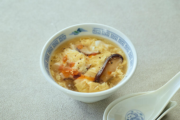 胡椒と酢が効いていてスッパ辛い！ふわふわたまごに癒される「ミニマルサンラータン」／4月2日の『たまごスープ日めくりカレンダー』