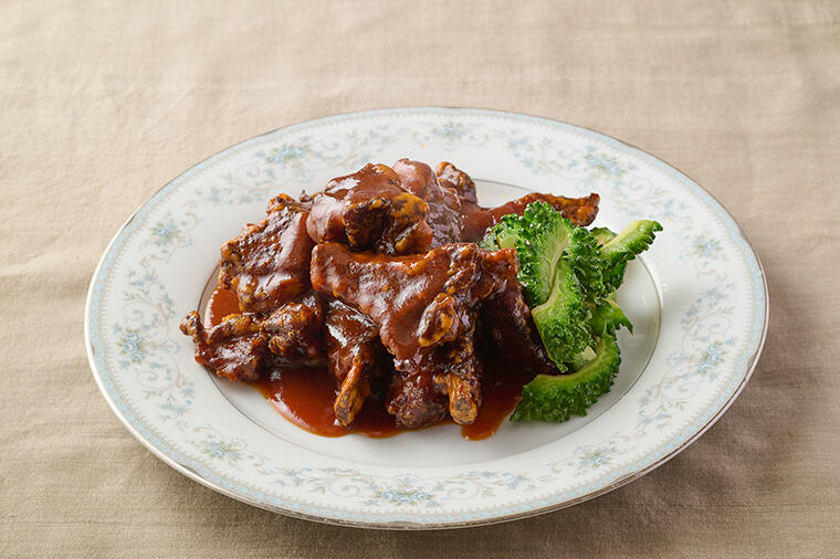 【伝説の中華料理人:山本豊の復刻レシピ③】甘辛いカレー風味が大人気!「豚スペアリブのカレー風味仕立て」(咖喱焼排骨:ガァリィシャオパイグゥ)