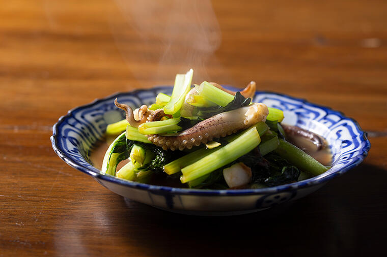 【すぐ飲める！つくりおき酒肴】炒めだれでプロの味！「イカゲソとターサイの炒め物」